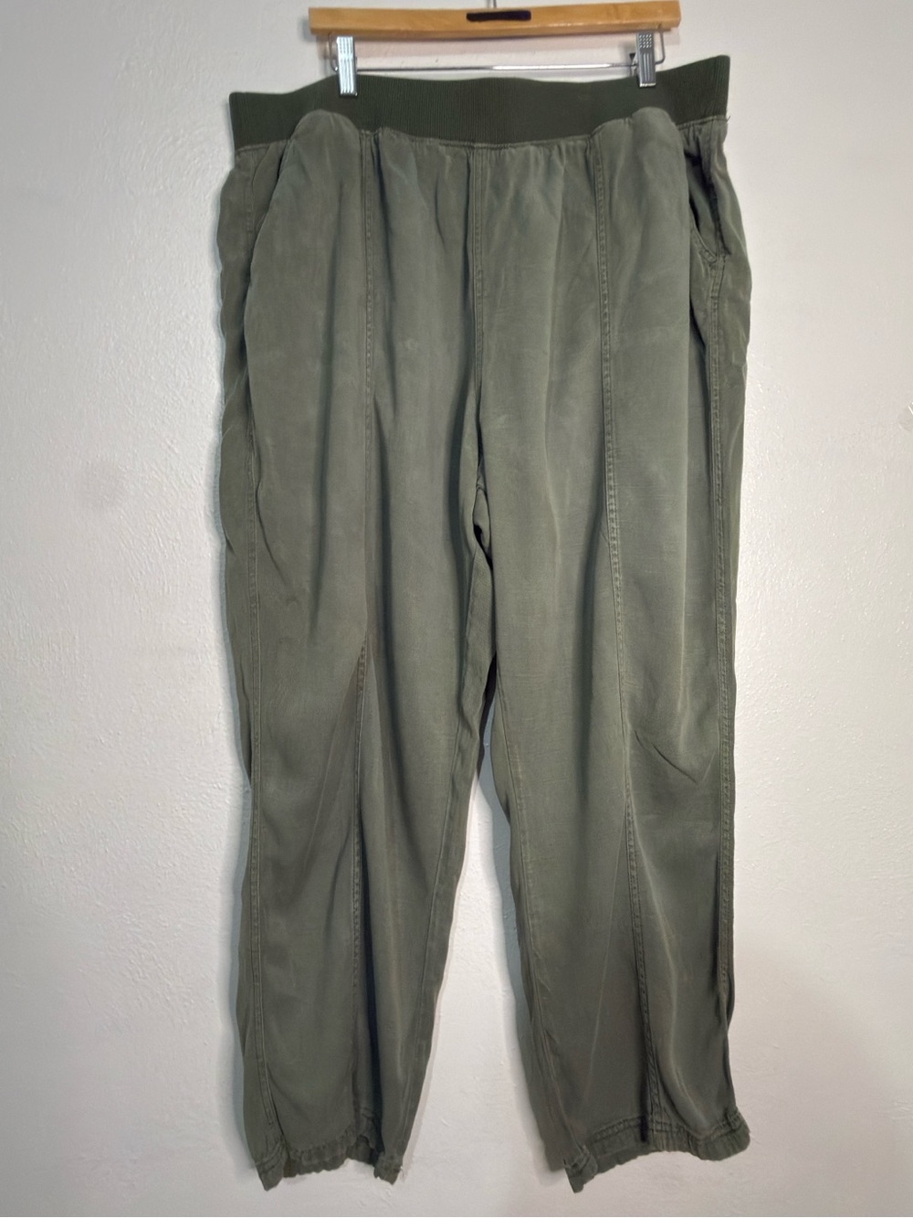 Sonoma Olive Green Relaxed-Fit Pants with elasticized waistband. Sz 1X.